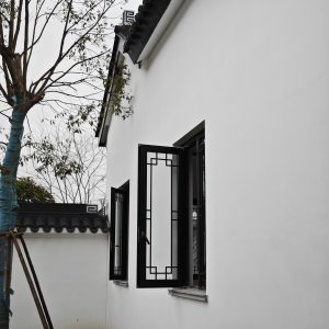 断桥铝中式仿古门窗安装效果图