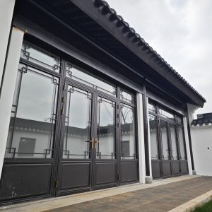 断桥铝中式仿古门窗安装效果图