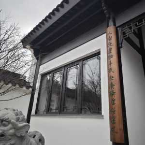 断桥铝中式仿古门窗安装效果图