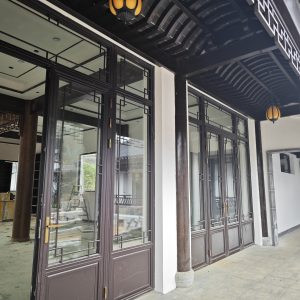 断桥铝中式仿古门窗安装效果图
