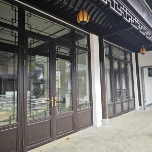 断桥铝中式仿古门窗安装效果图