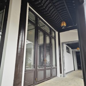 断桥铝中式仿古门窗安装效果图