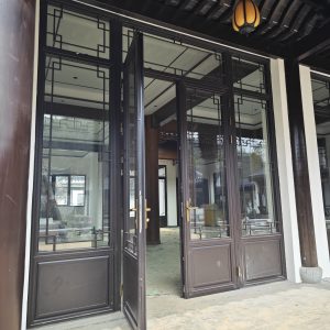 断桥铝中式仿古门窗安装效果图
