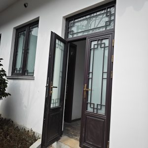 断桥铝中式仿古门窗安装效果图
