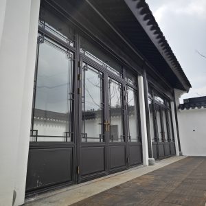 断桥铝中式仿古门窗安装效果图