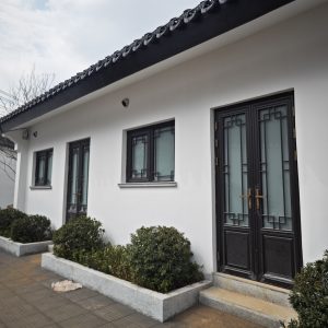 断桥铝中式仿古门窗安装效果图