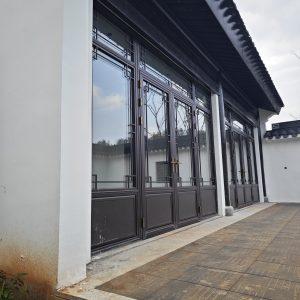 断桥铝中式仿古门窗安装效果图