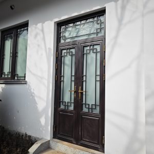 断桥铝中式仿古门窗安装效果图