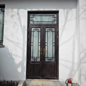 断桥铝中式仿古门窗安装效果图