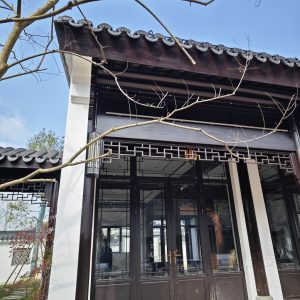 断桥铝中式仿古门窗安装效果图
